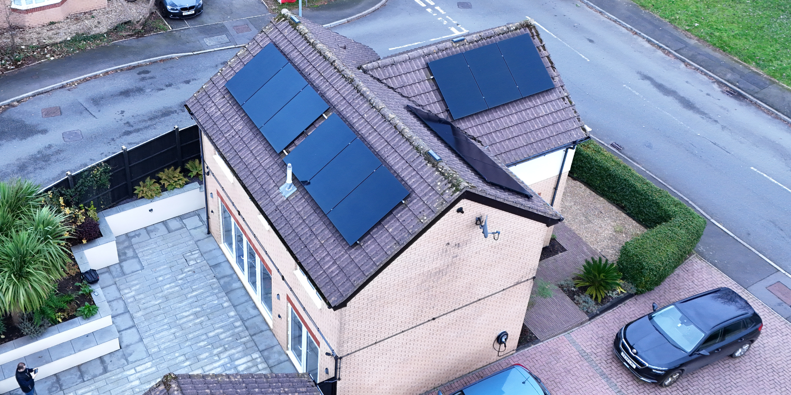 Will solar panels work on a cloudy day?